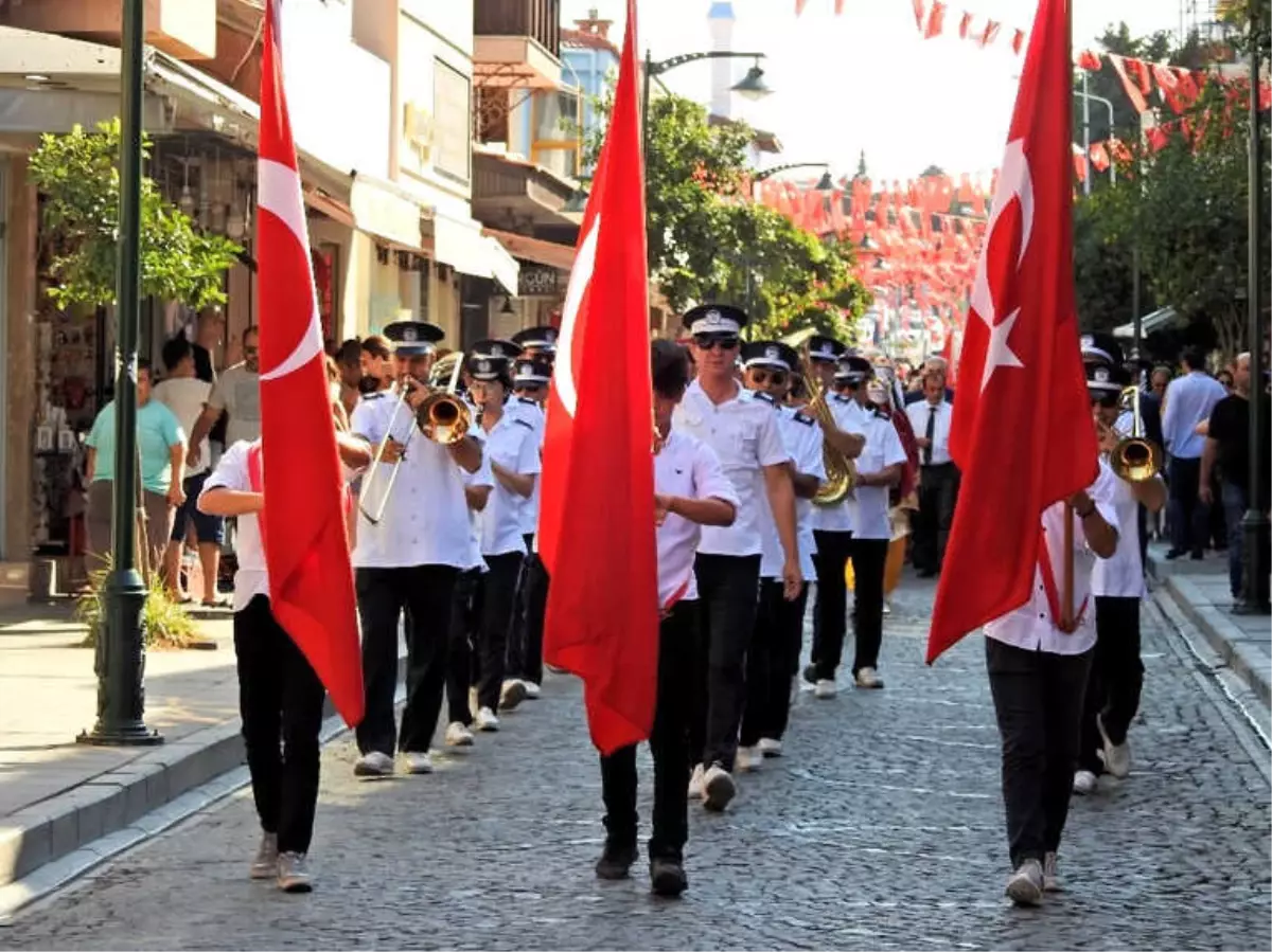 Çeşme, Kurtuluşunu Gururla Kutladı