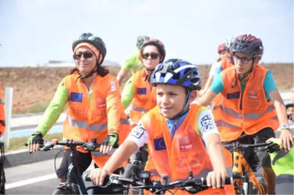 Edirne\'de Bisikletliler \'Hareketli Yaşam\' İçin Pedal Çevirdi