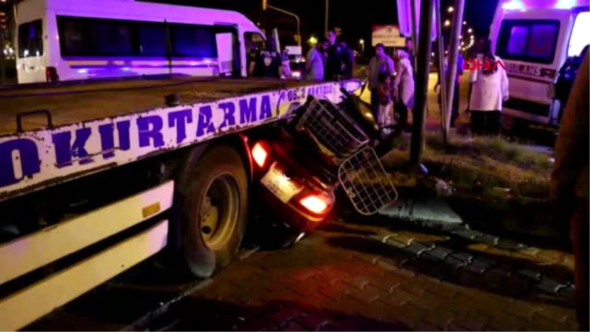 Manisa Minibüs, Çekici ve Elektrikli Bisikletin Karıştığı Kaza: 8 Yaralı