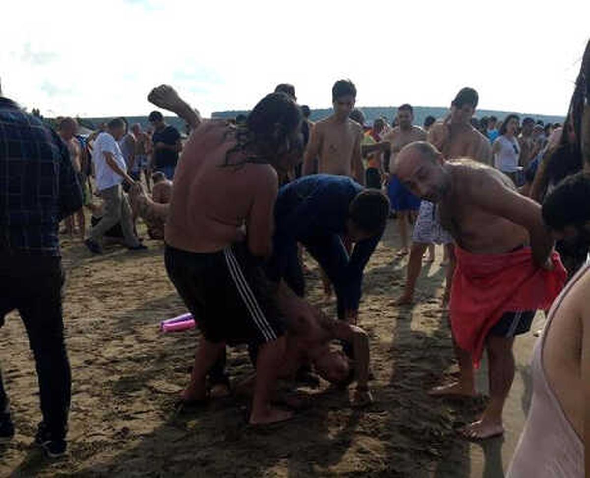 Plajdakiler, 3 Kişiyi Boğulmaktan Kurtardı