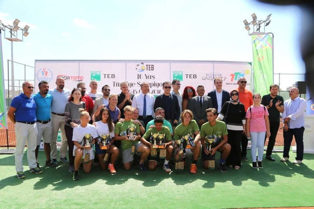 Tenis Turnuvasında Şampiyonlar Belli Oldu