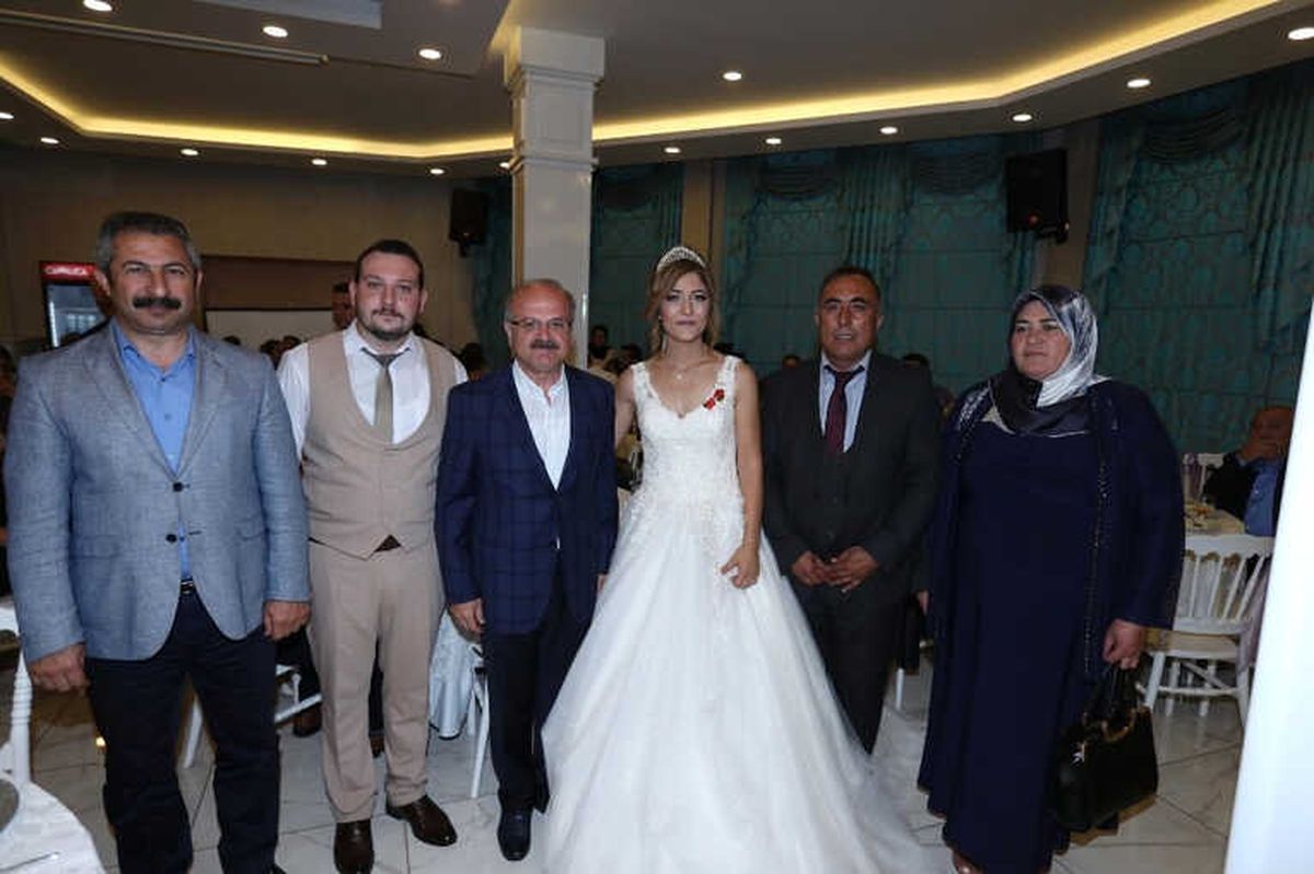 Vali Çakacak, Şehit Fatih Dalgıç\'ın Kız Kardeşinin Düğün Törenine Katıldı