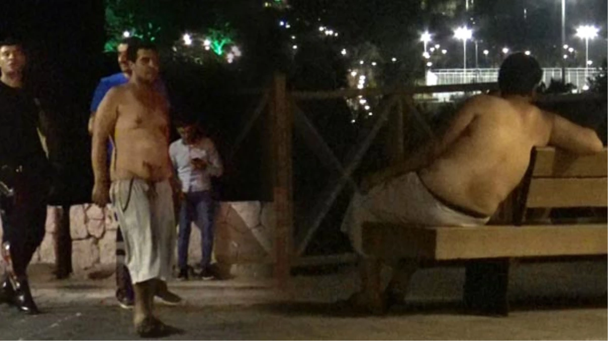 Antalya\'da, Yarı Çıplak Halde Bankta Oturan Adam Cam Kırığıyla Kendini Kesti!