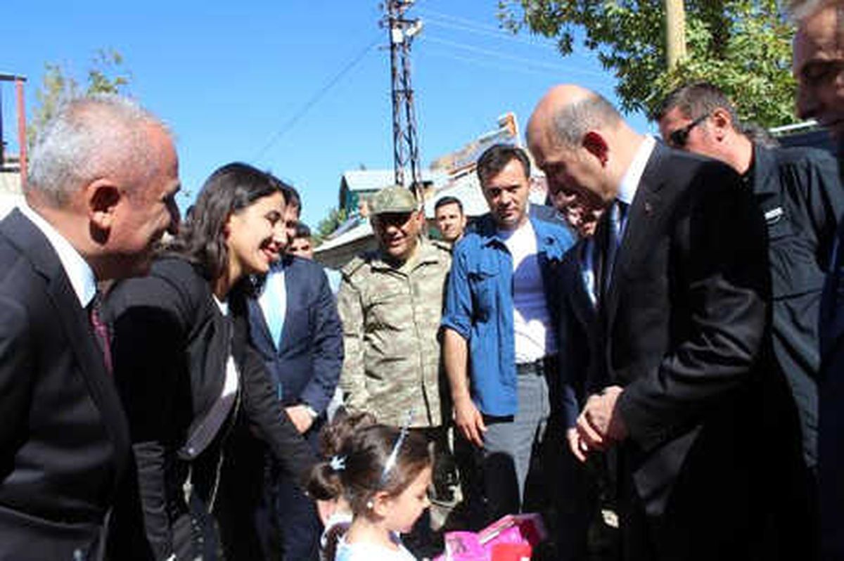 Bakan Soylu, Çukurca\'da Eğitim-öğretim Yılı Açılışına Katıldı