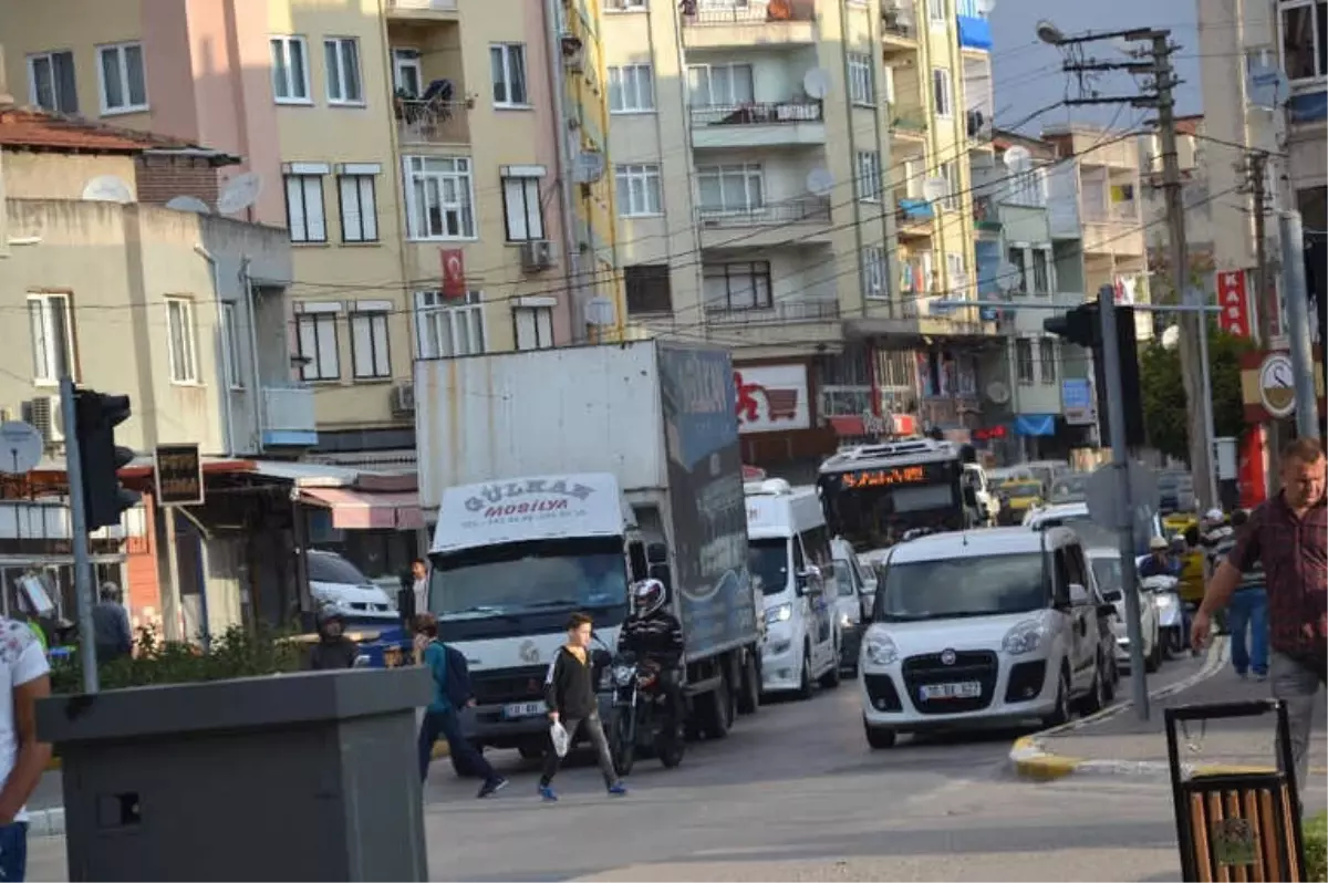 Balıkesir\'de Trafiğinde \'Eğitim\' Yoğunluğu