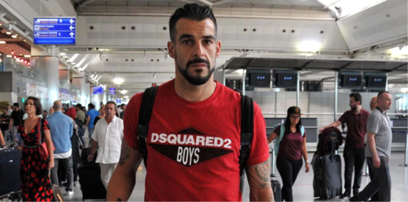 Beşiktaş, Negredo\'nun Sözleşmesini Feshetti