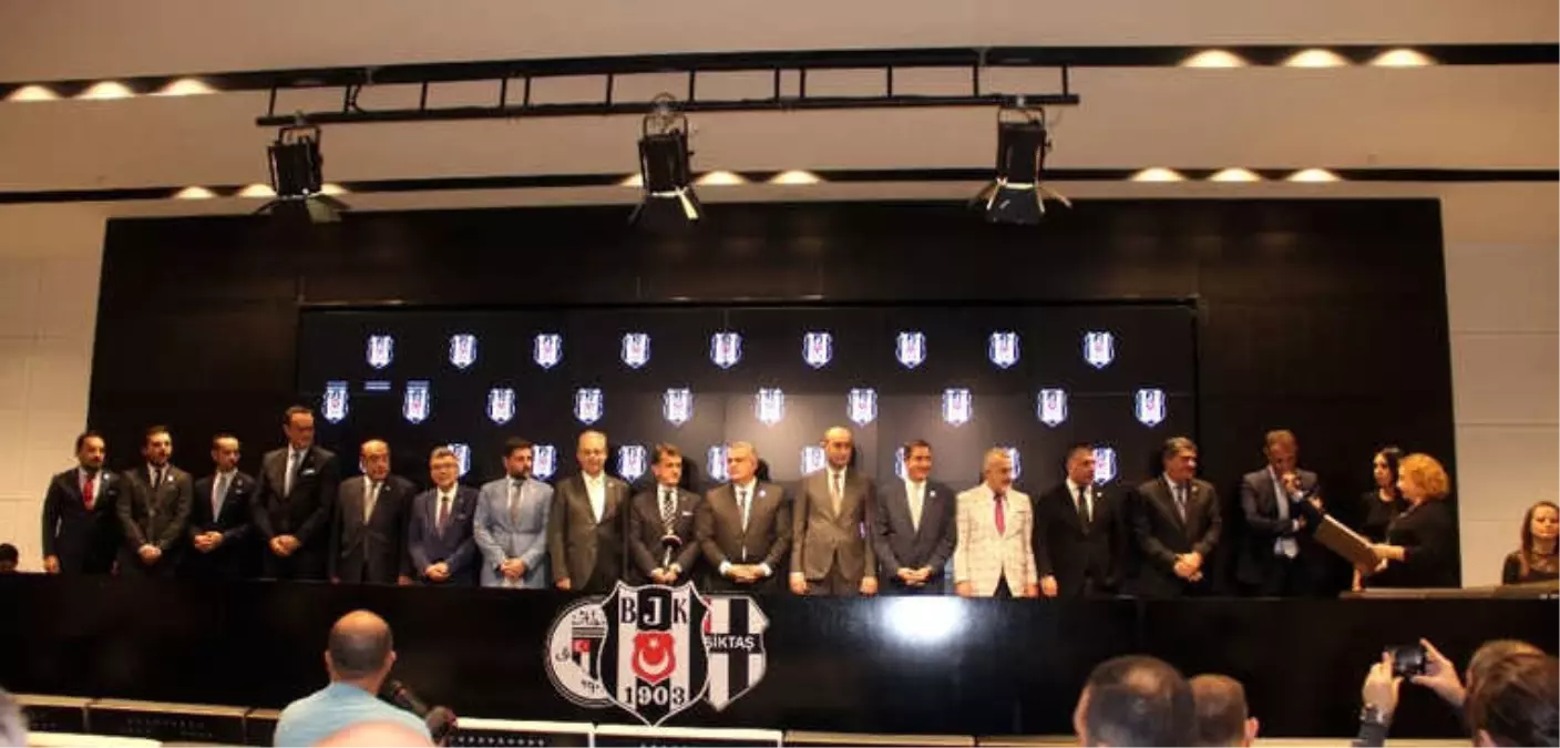 Beşiktaş\'ta Mazbatalar Dağıtıldı