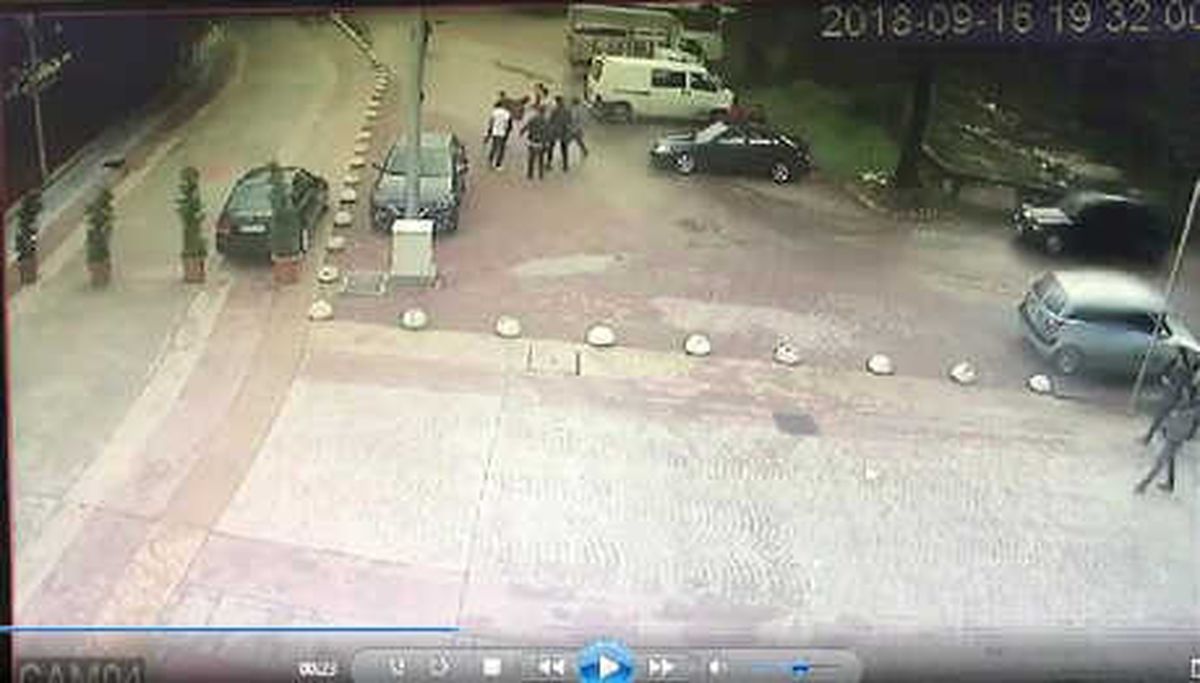 Düğün Salonu Önünde Silahlı Kavga: 2 Yaralı