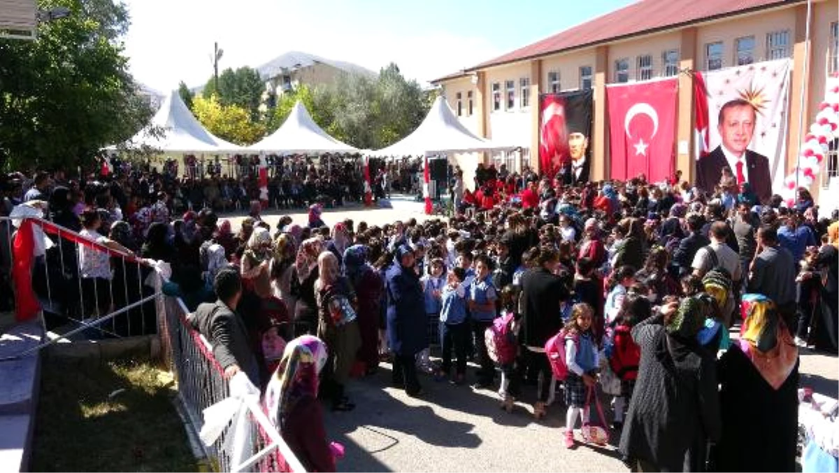 Erzurum\'da 178 Bin Öğrenci Dersbaşı Yaptı