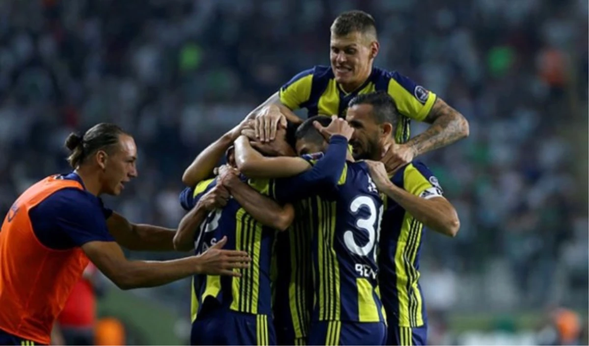 Fenerbahçe\'nin Slovak Oyuncusu Martin Skrtel, Konyaspor Maçında Gösterdiği Performansla Takdir Topladı