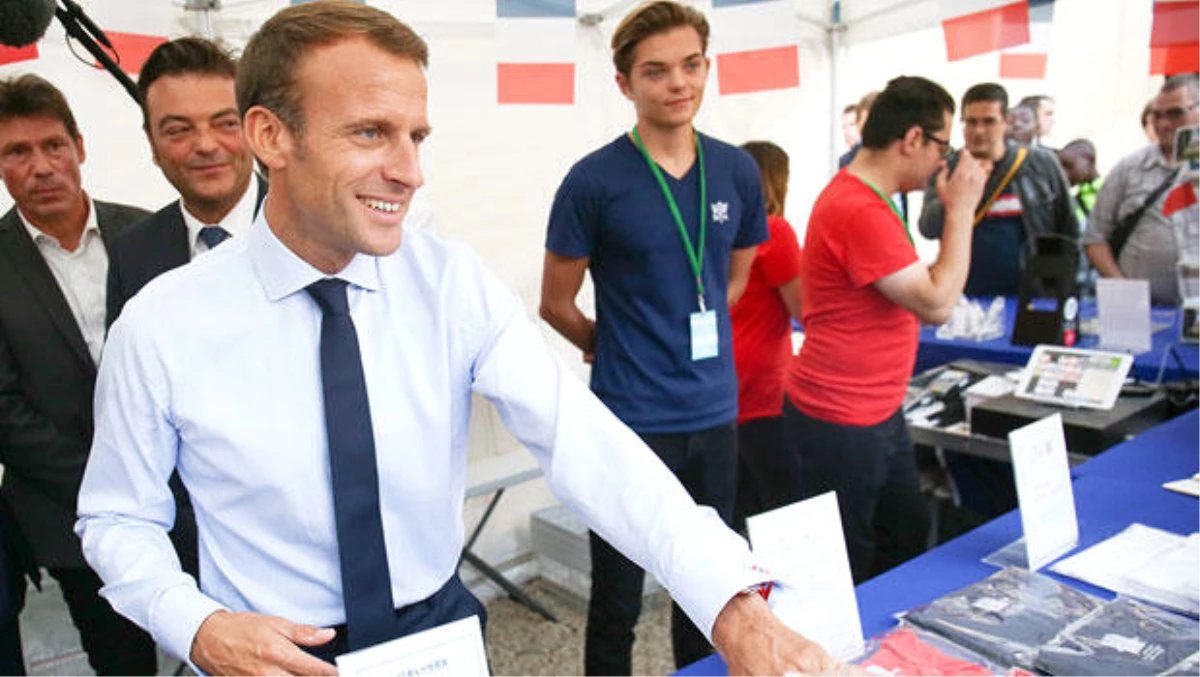 Fransızların Çoğu Macron\'dan Eskisi Gibi Memnun Değil