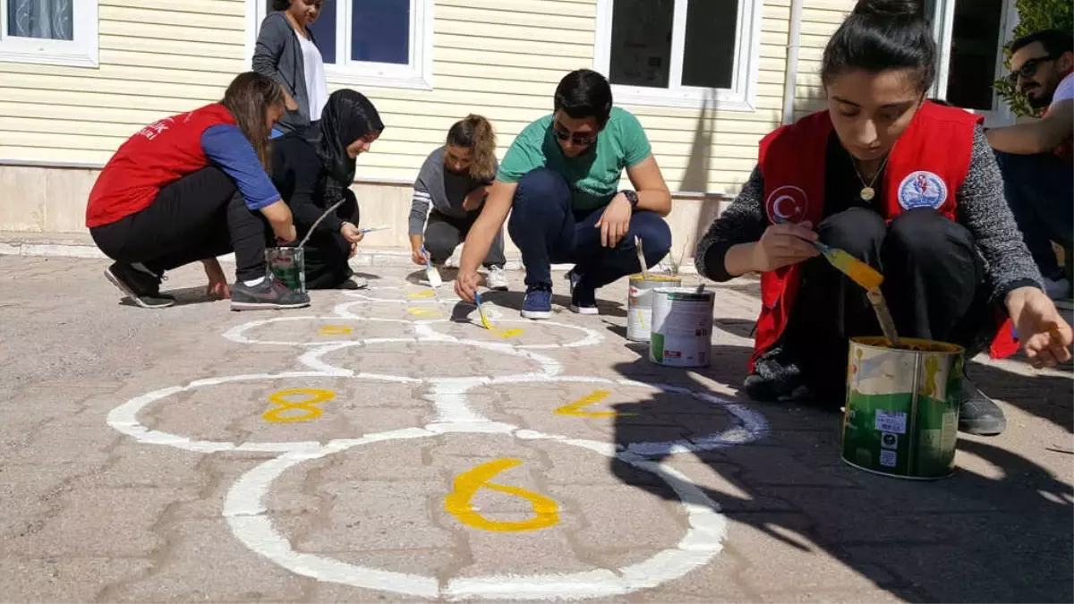 Gençlik Merkezleri Öğrencileri İlk Gününde Yalnız Bırakmadı