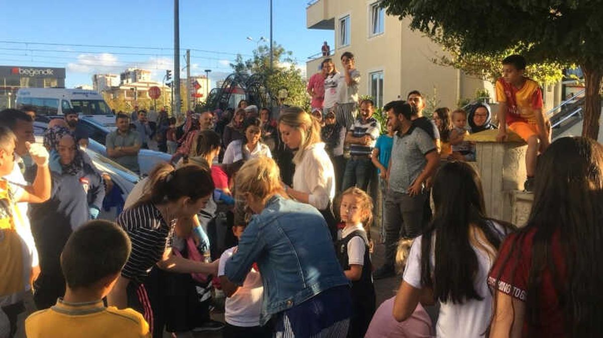 Kayseri\'de Öğrenci Servisi Devrildi: 6 Yaralı