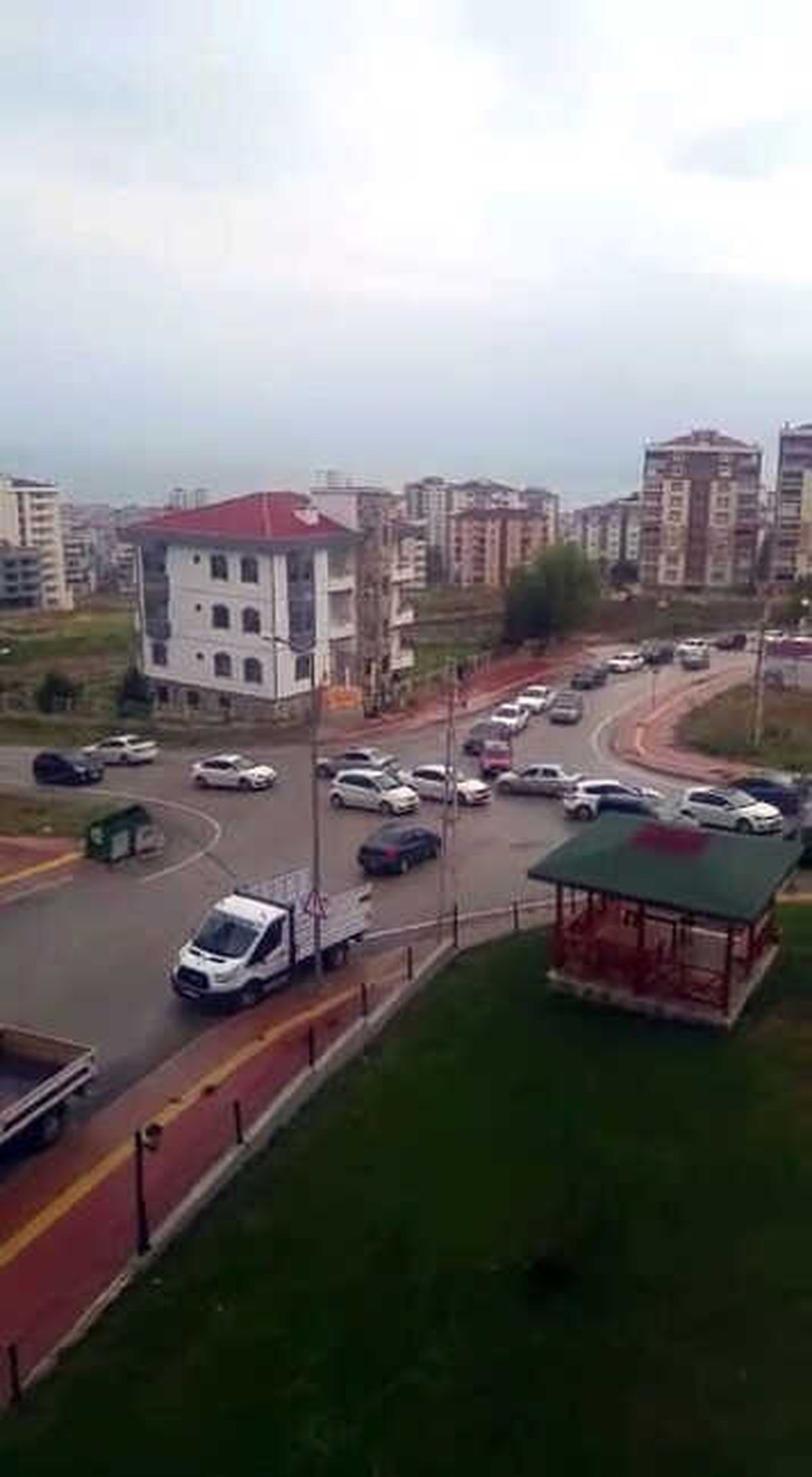 Kontrolsüz Kavşakta Trafik Karmaşası