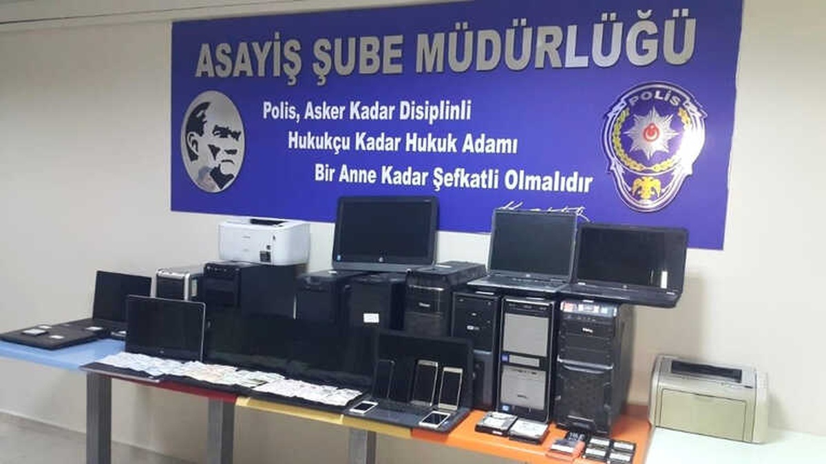 Mersin\'de Yasa Dışı Bahis Operasyonu: 17 Gözaltı