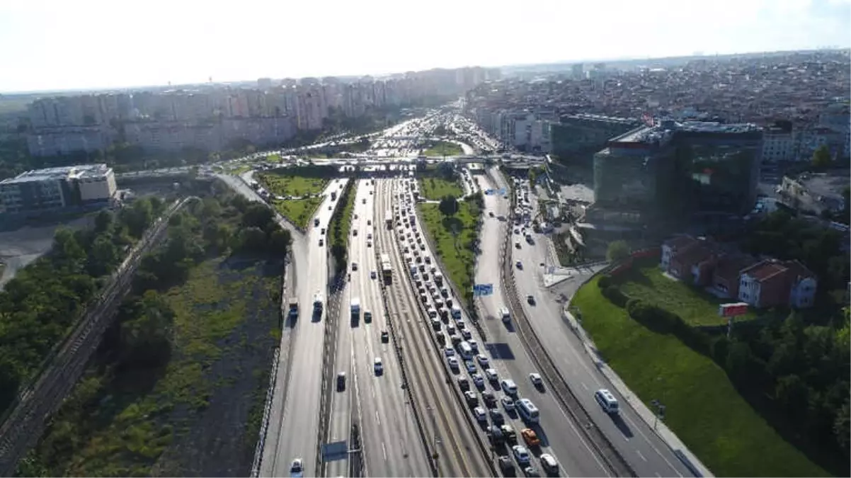 Okulların Açıldığı İlk Gün Akşam Trafiği Havadan Görüntülendi