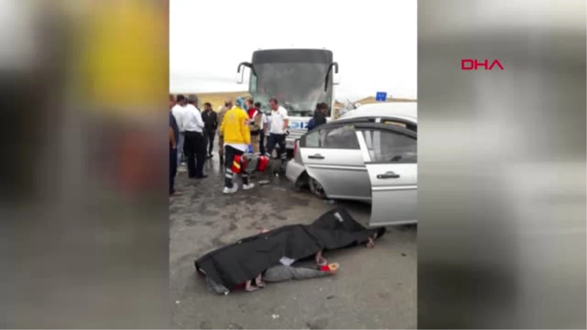 Sivas Otobüs ile Otomobil Çarpıştı 2 Ölü, 3 Yaralı