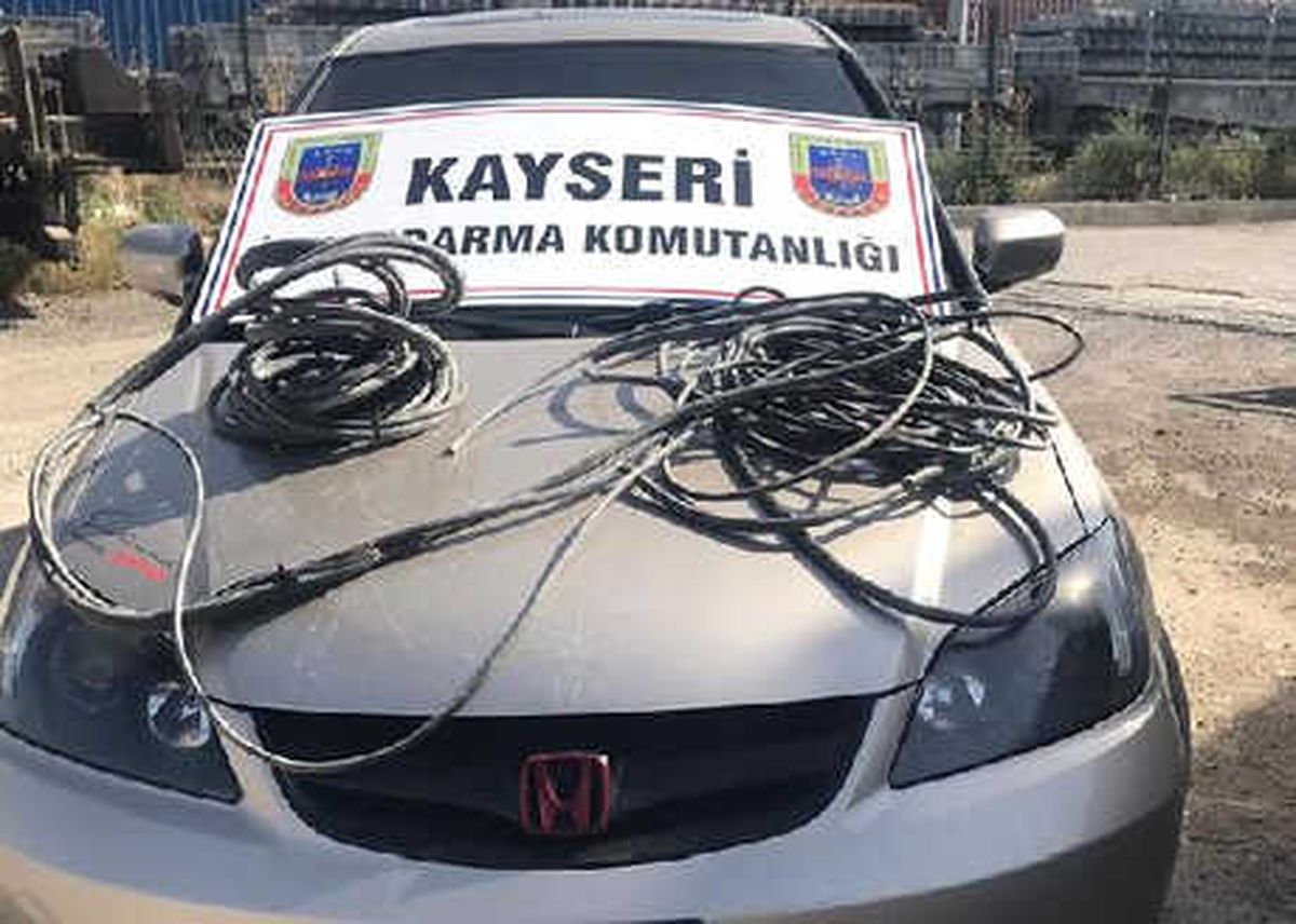 Tcdd\'nin Sinyalizasyon Kablosunu Çalan 2 Kişi Tutuklandı