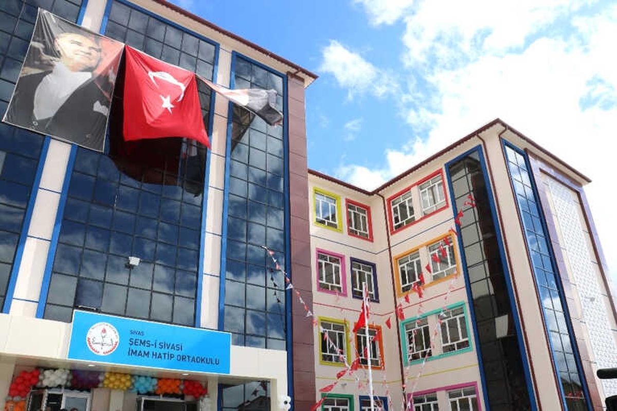 Yeni Eğitim Öğretim Törenle Başladı