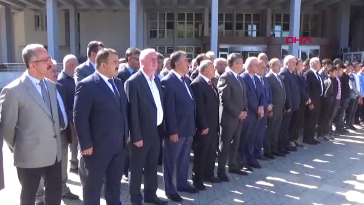 Zonguldak Vali Törene Beklenmeyince Sinirlenip Programı Terk Etti