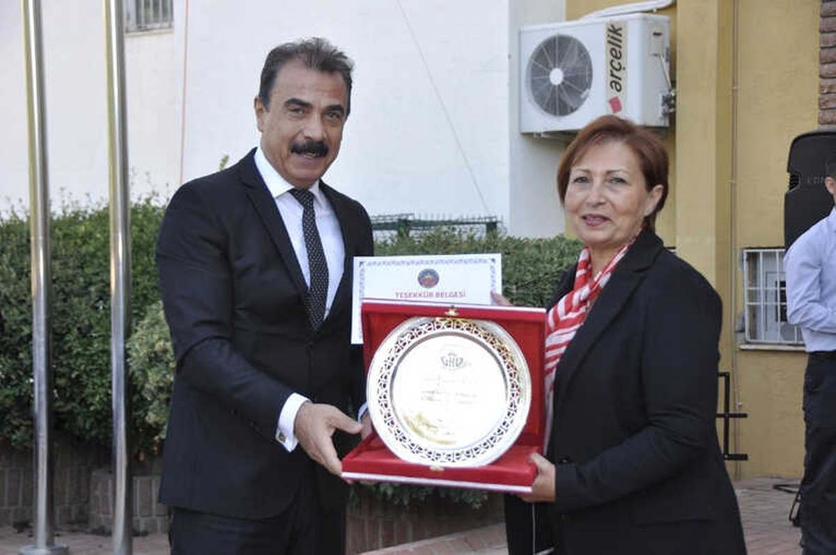 46 Yıllık Öğretmen Gkv\'li Gülistan Salıcı Emekliye Ayrıldı