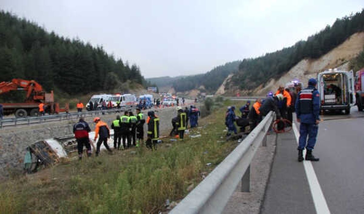 Afyon\'da Yolcu Otobüsü Devrildi: 7 Ölü, 28 Yaralı