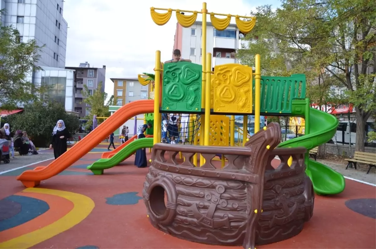 Ağrı\'da Park Çalışmaları Devam Ediyor