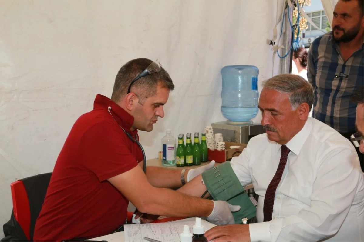 Başkan Özkan Kızılay\'a Kan Bağışında Bulundu