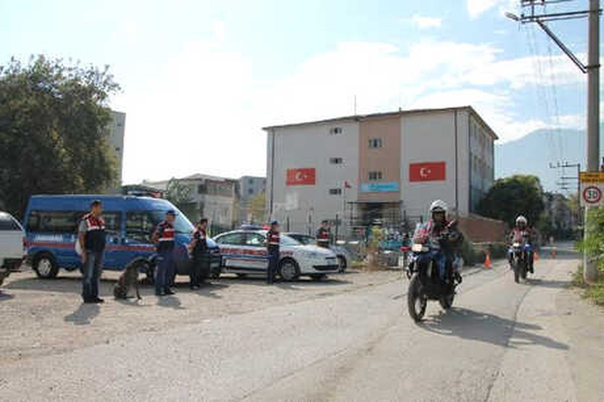 Bursa\'da Jandarmadan Okulların Çevresinde Güvenlik Önlemi