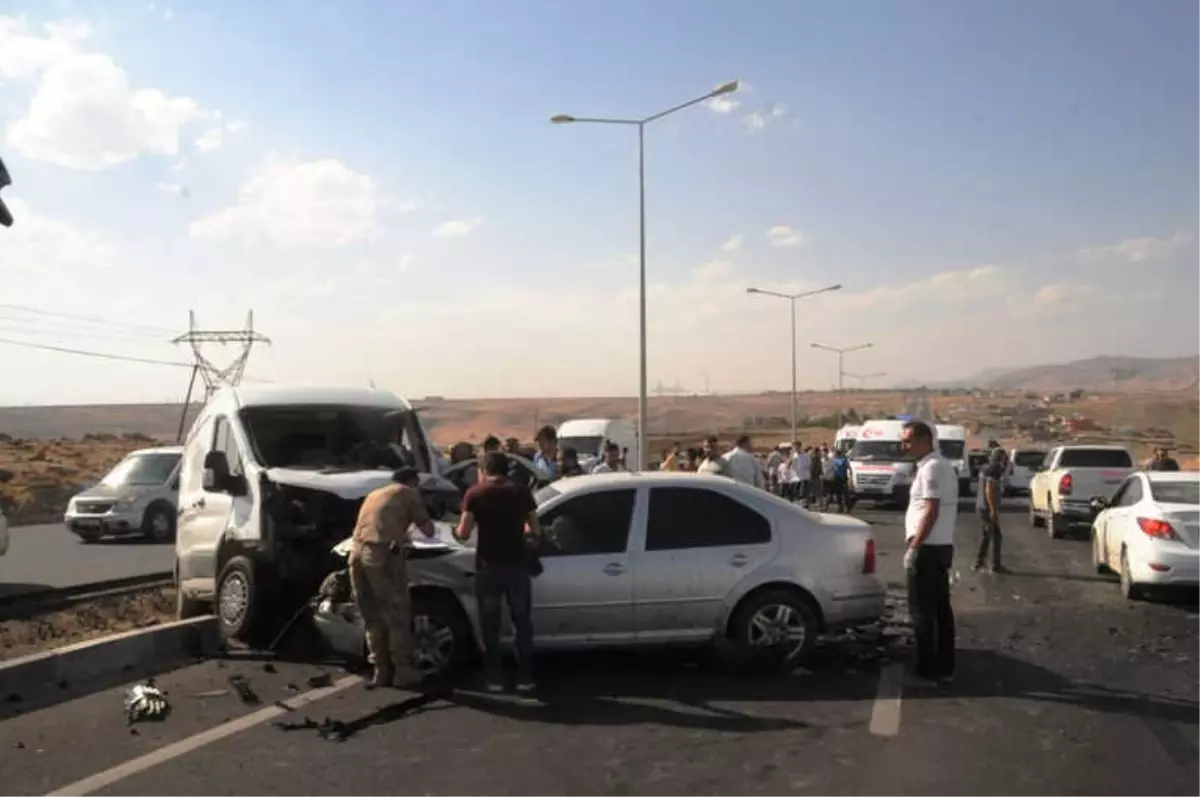 Cizre\'de Zincirleme Trafik Kazası: 1 Ölü, 8 Yaralı