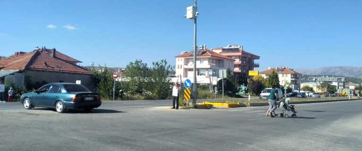 Denizli\'de Kontrolsüz Kavşakta Farkındalık Eylemi