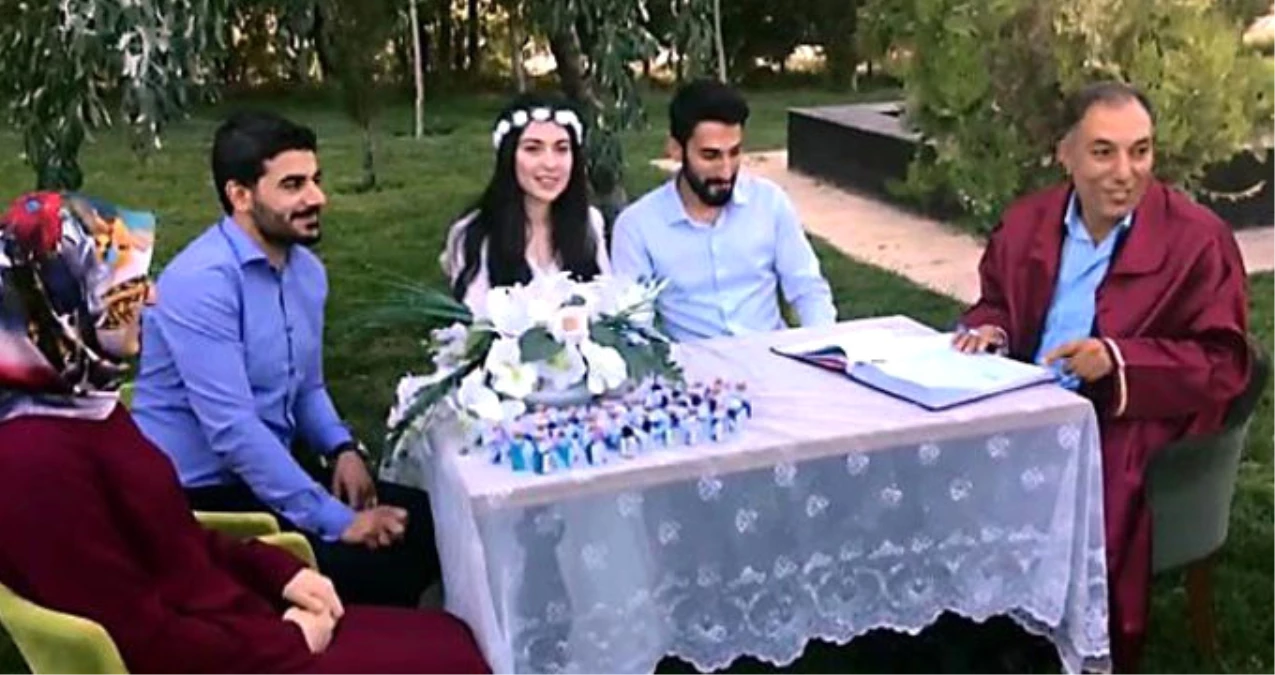 Nikah Memuru Babanın Yaptığı Espri, Davetlileri Kahkahaya Boğdu