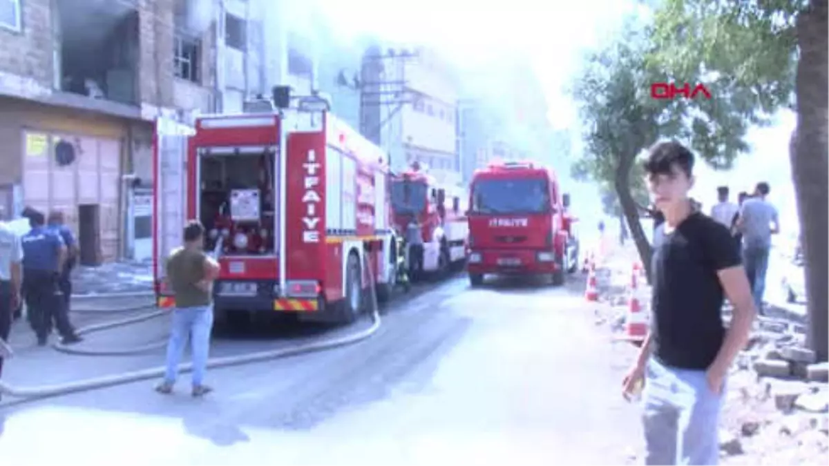 Gaziantep\'te İş Yeri Yangını; 2 İşçi Dumandan Etkilendi