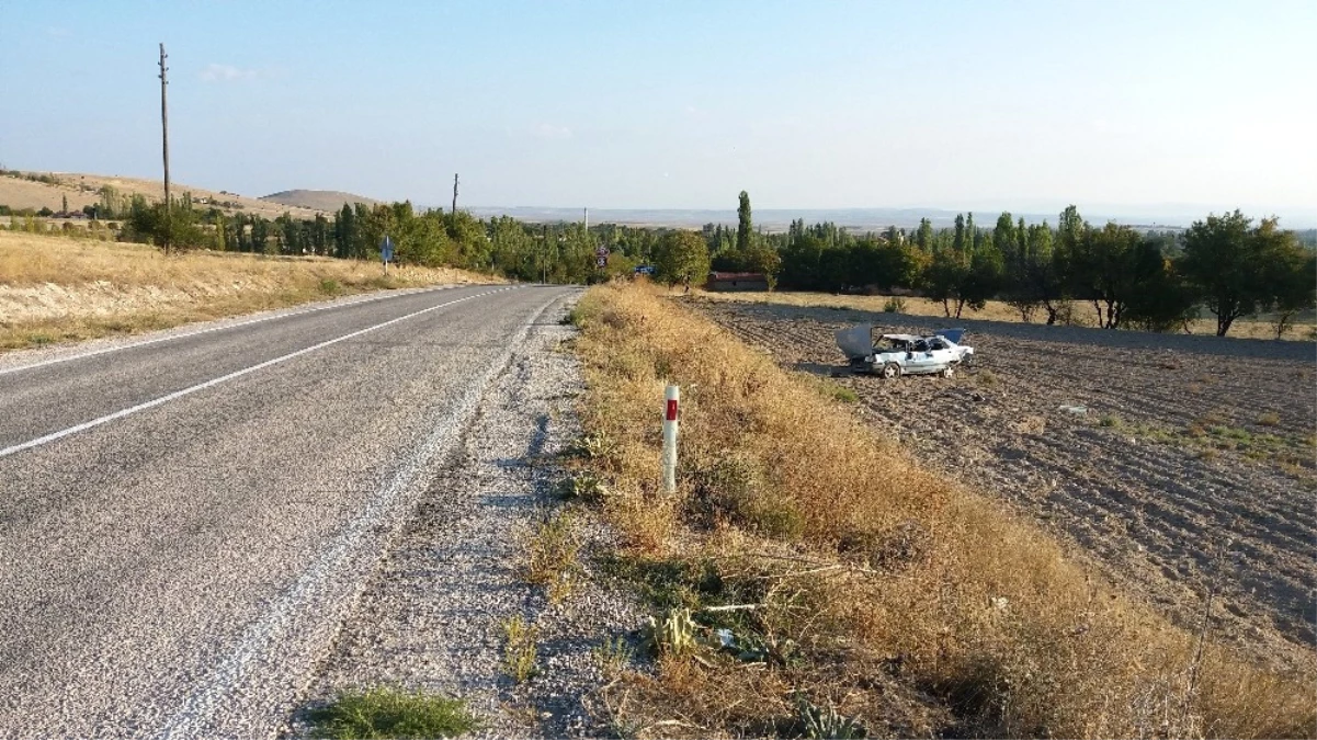 Günyüzü\' Nde Trafik Kazası, 1\'i Ağır 2 Kişi Yaralandı