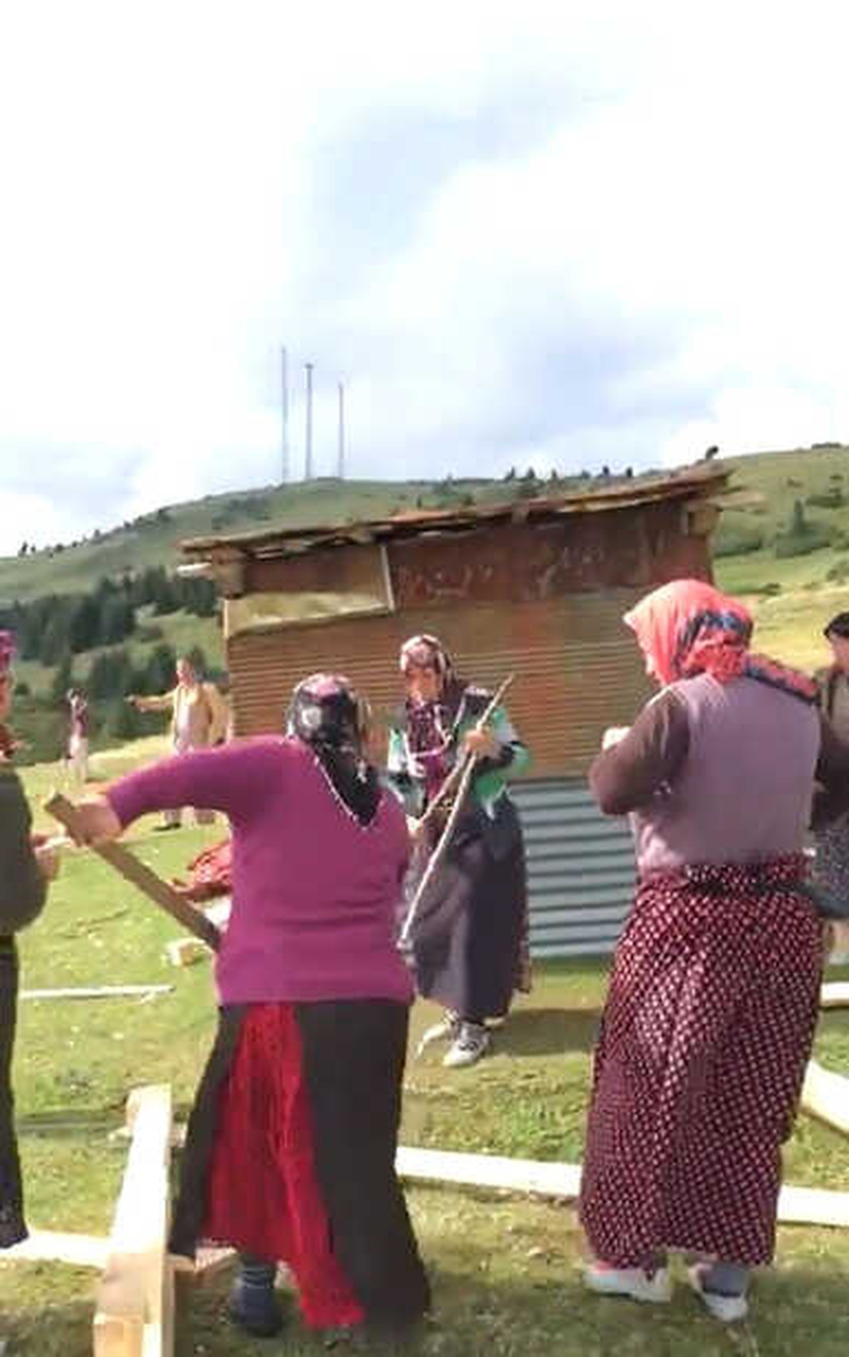Kaçak Yapıyı Yaylada Kadınlar Böyle Yıktı