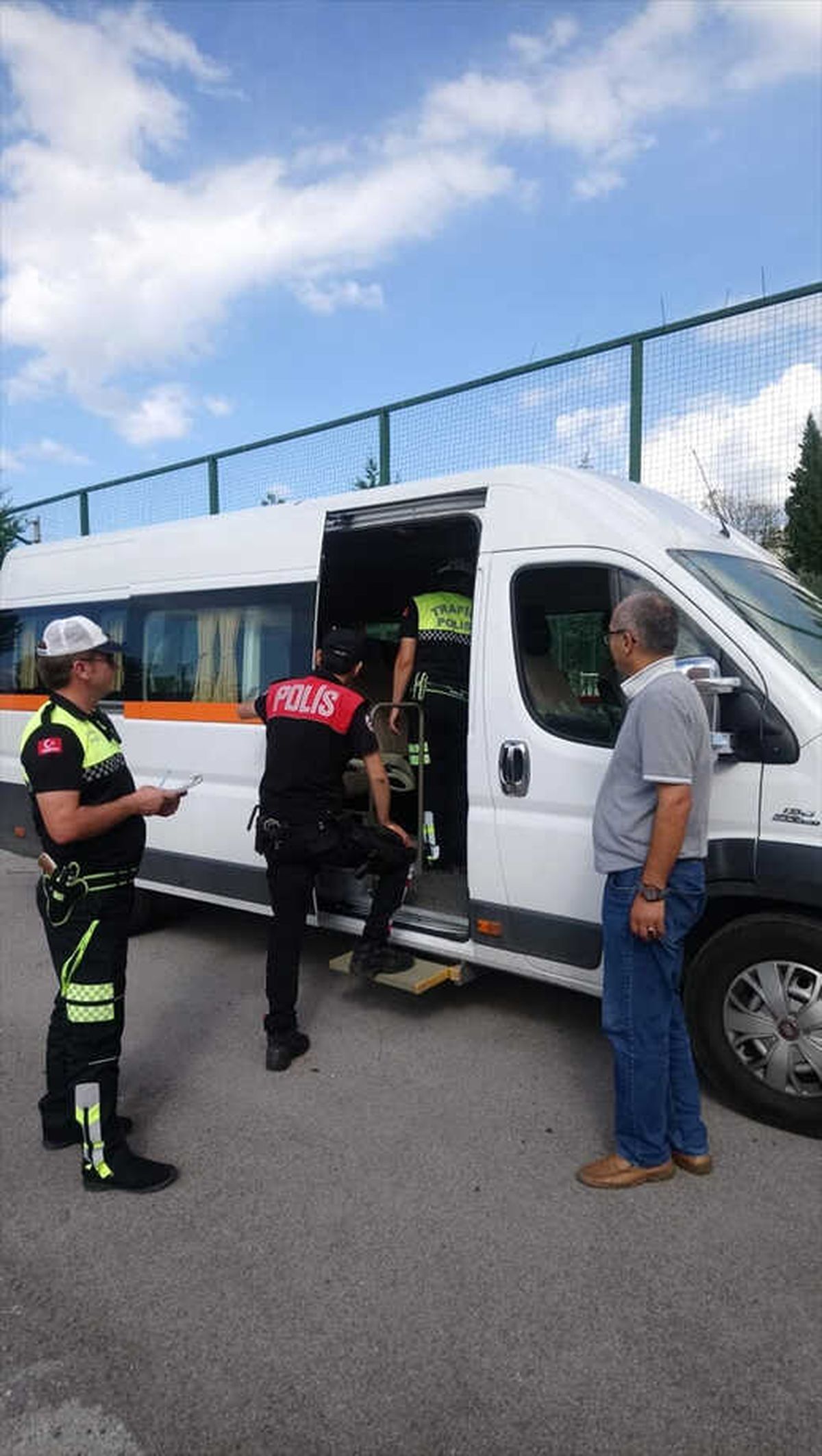 Karamürsel\'de Okul Çevrelerinde Güvenlik Uygulamaları