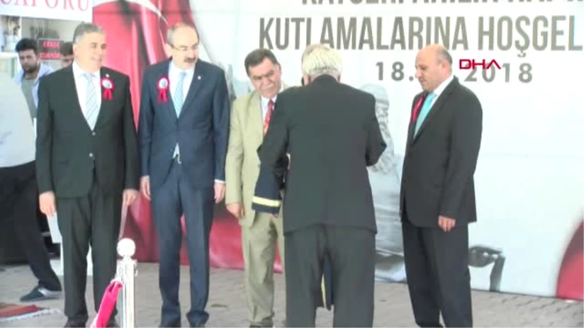 Kayseri\'de Yılın Ahisi 54 Yıllık Terzi Oldu