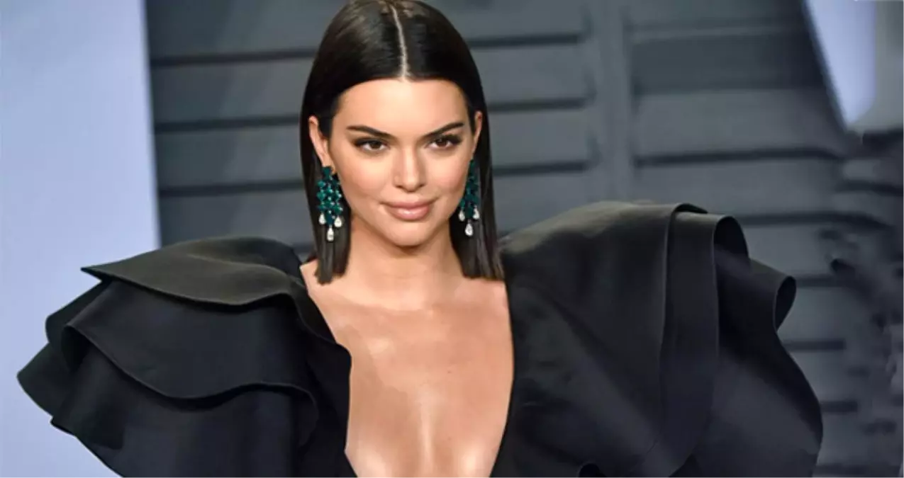 Kendall Jenner, Banyodaki Cesur Pozuyla Milyonlarca Takipçisinin Dikkatini Çekmeyi Başardı