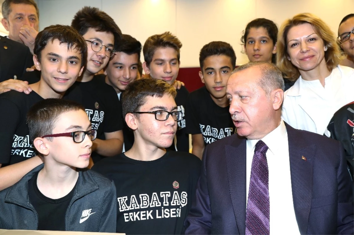 Öğrencilerden Cumhurbaşkanı Erdoğan\'a Yoğun İlgi