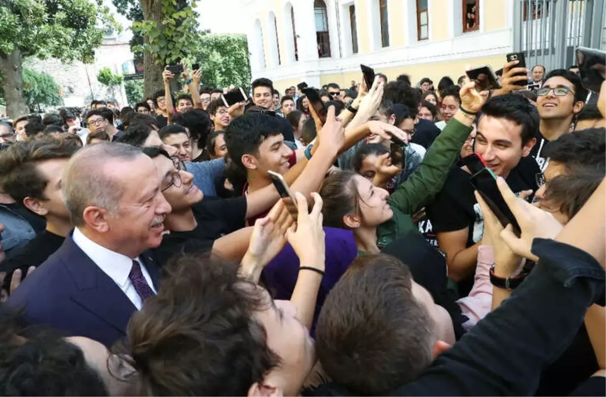 Öğrencilerden Cumhurbaşkanı Erdoğan\'a Yoğun İlgi