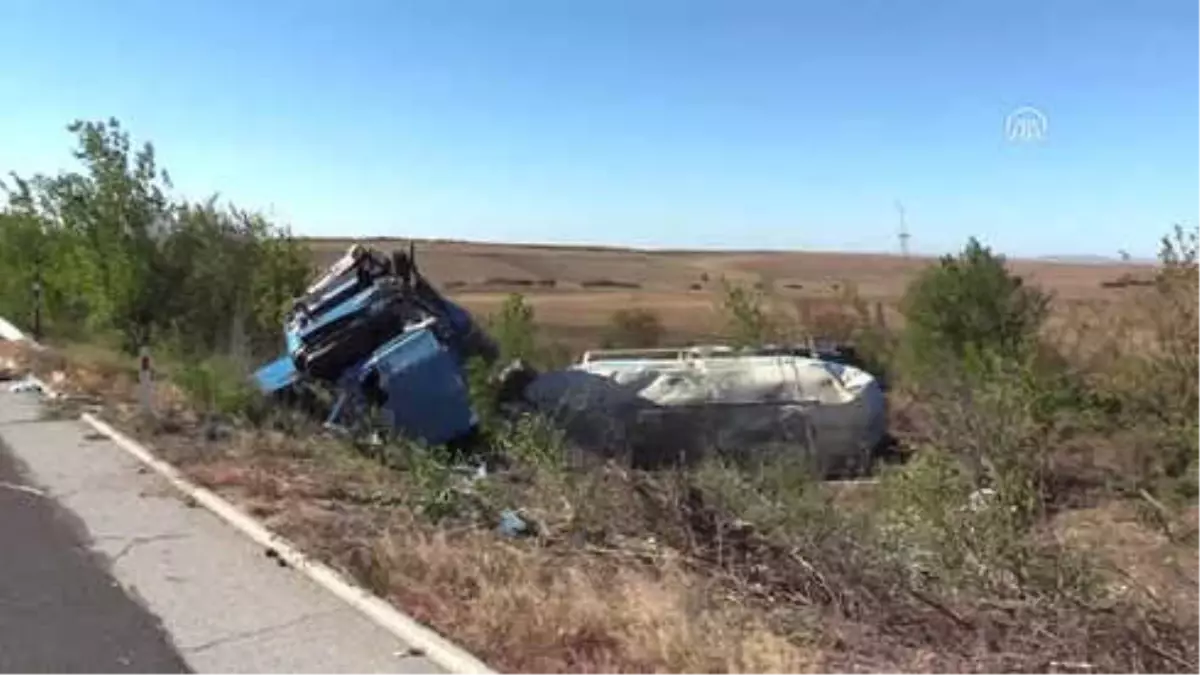 Şarampole Devrilen Tırın Sürücüsü Yaralandı