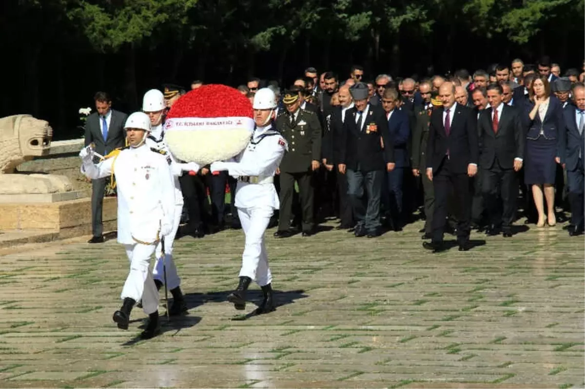 Bakan Soylu Gazilerle Birlikte Anıtkabir\'İ Ziyaret Etti