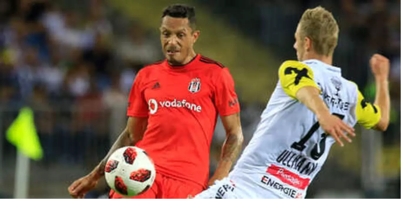 Beşiktaş\'ta Adriano Şoku!