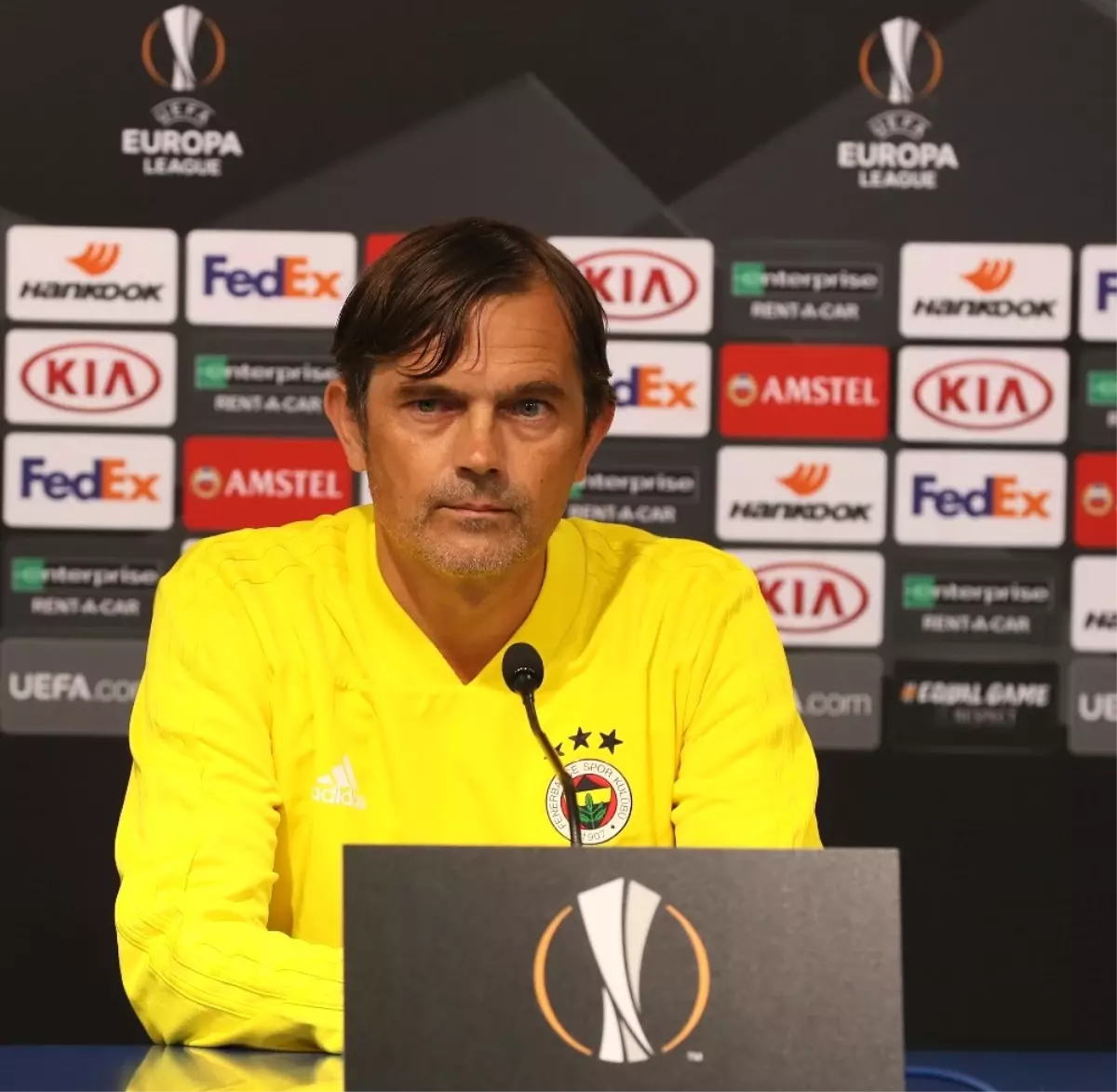 Cocu: "Fenerbahçe\'yi Avrupa\'da Göstermek İstiyoruz"