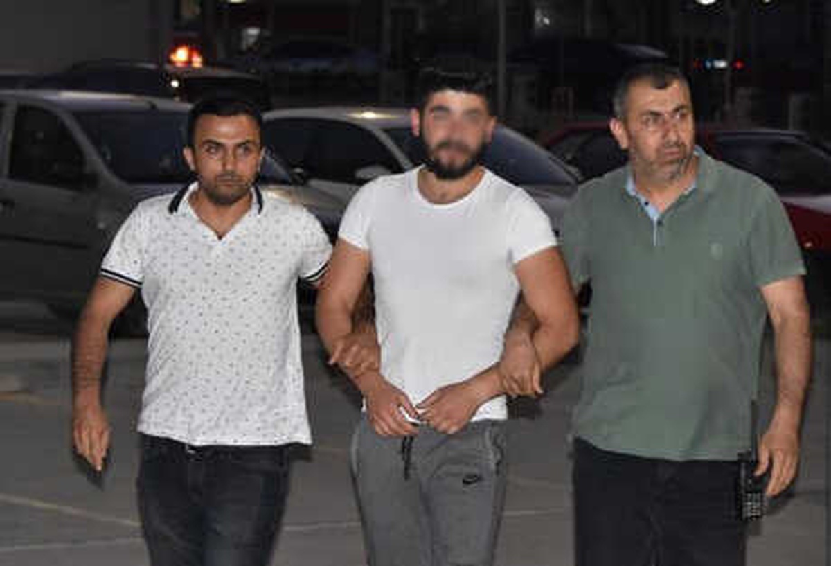 Düğün Konvoyunda Aracın Camından Sarkıp, Tüfekle Havaya Ateş Açtı (2)