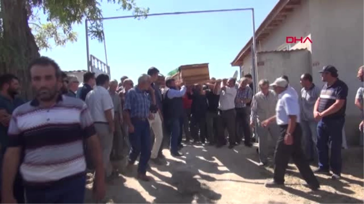Eskişehir Afyonkarahisar\'daki Otobüs Kazasından Ölenler Toprağa Verildi