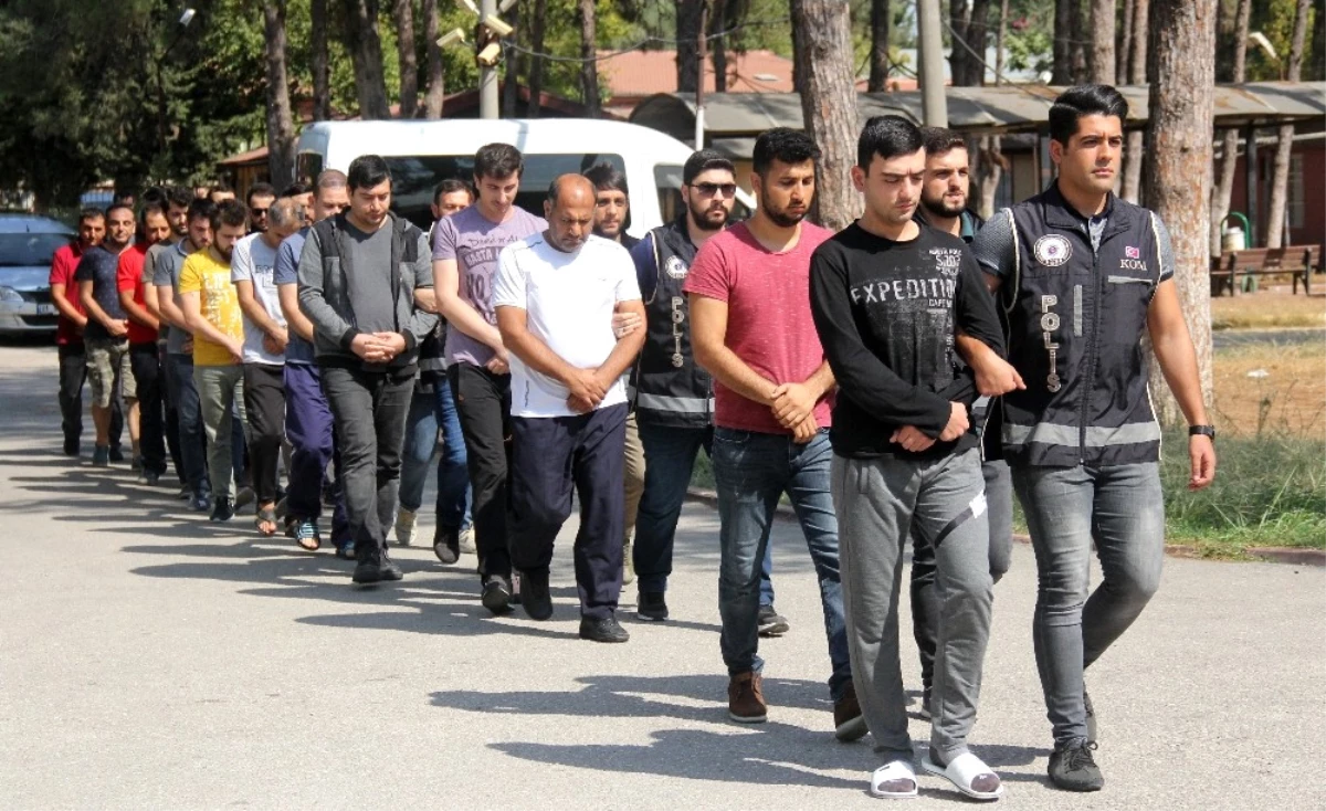 Fetö Operasyonunda 7\'si Muvazzaf 13 Askere Gözaltı