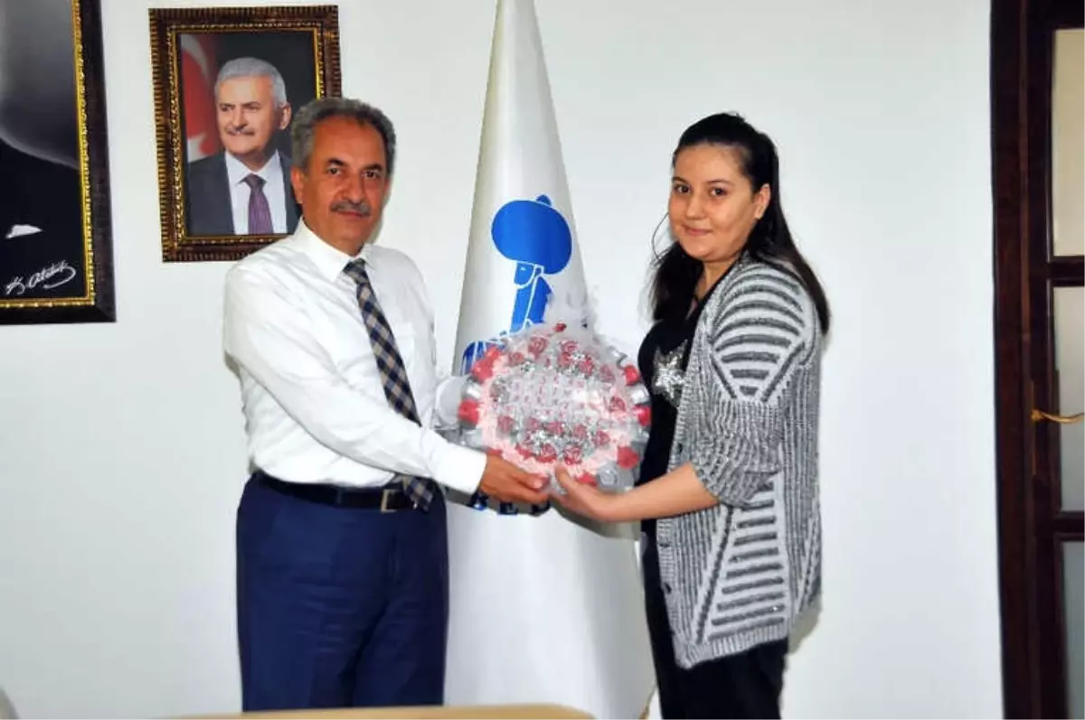 Genç Kızdan Tedavisinde Kendisine Destek Olan Başkan Akkaya\'ya Teşekkür