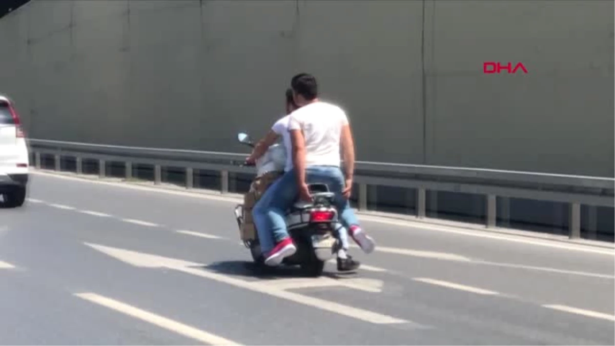 İstanbul Motosikletle Tehlikeli Yolculuk Kamerada