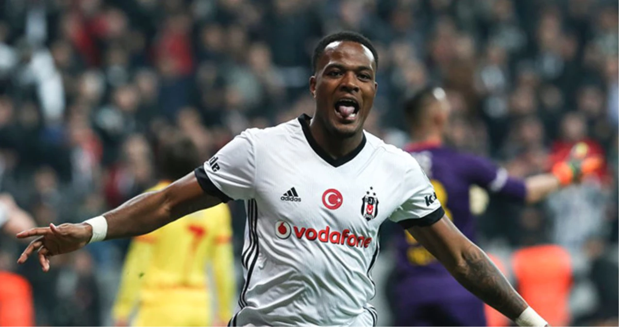 Kanadalı Oyuncu Cyle Larin, İlk 11\'e Dönüyor